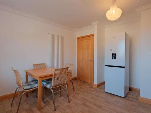 Flat for sale in Hamilton, Scotland