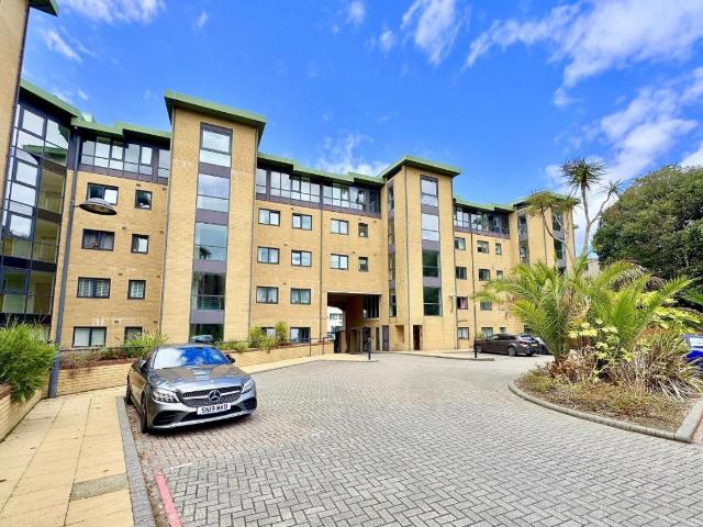 Flat for sale in Boscombe, Bournemouth