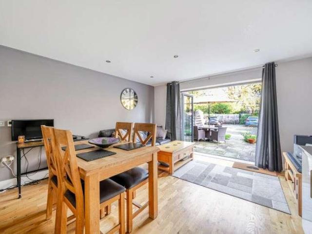 Flat for sale in Runnymede, Surrey