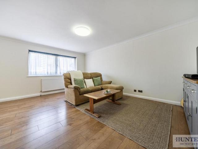 Flat for sale in Barnehurst, Greater London