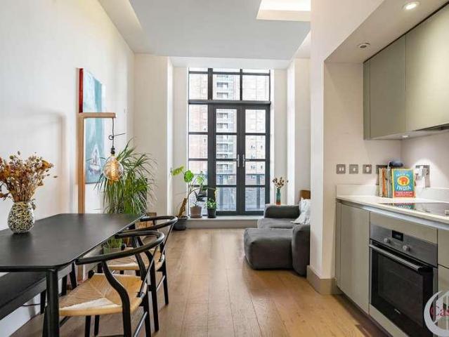Flat for sale in London Borough of Hackney, Greater London
