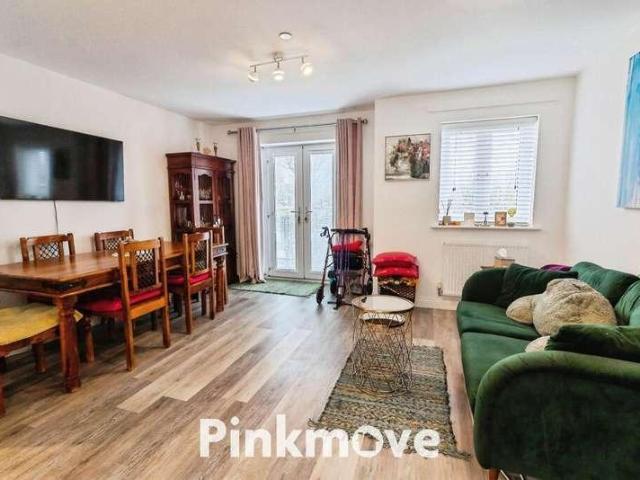 Flat for sale in East Usk, Wales