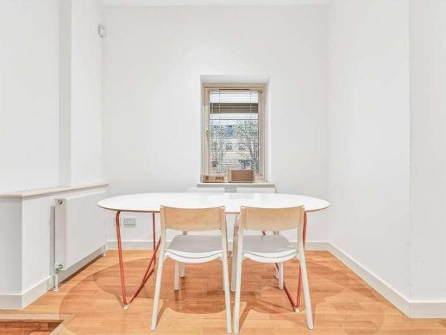 Flat for sale in Bermondsey, Greater London