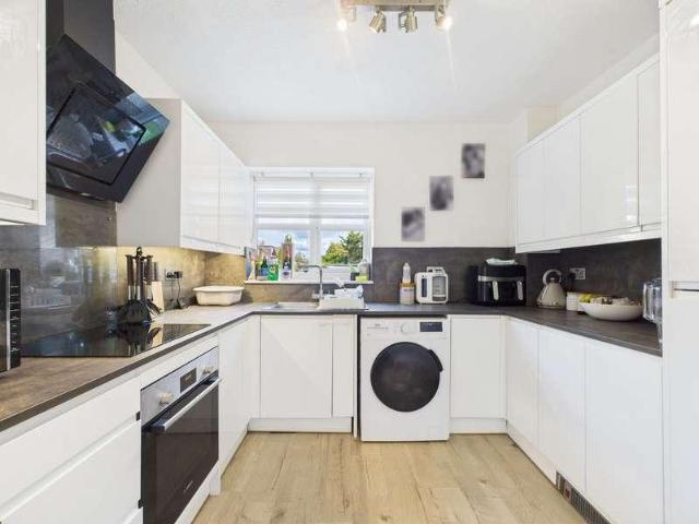 Flat for sale in Fishersgate, West Sussex