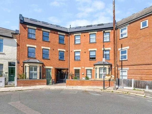 Flat for sale in Greater London