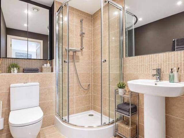 Flat for sale in Norbiton, Greater London