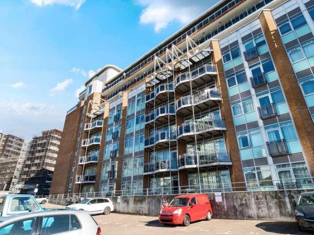 Flat for sale in London Borough of Newham, Greater London