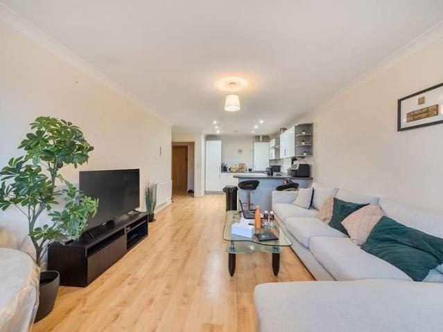 Flat for sale in Kenton, Greater London