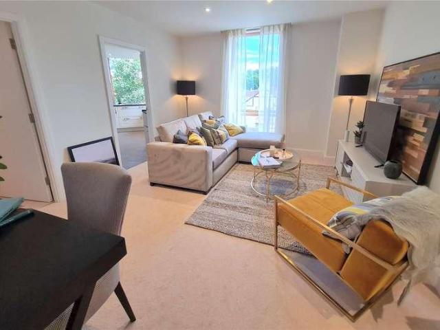 Flat for sale in London Borough of Croydon, Purley
