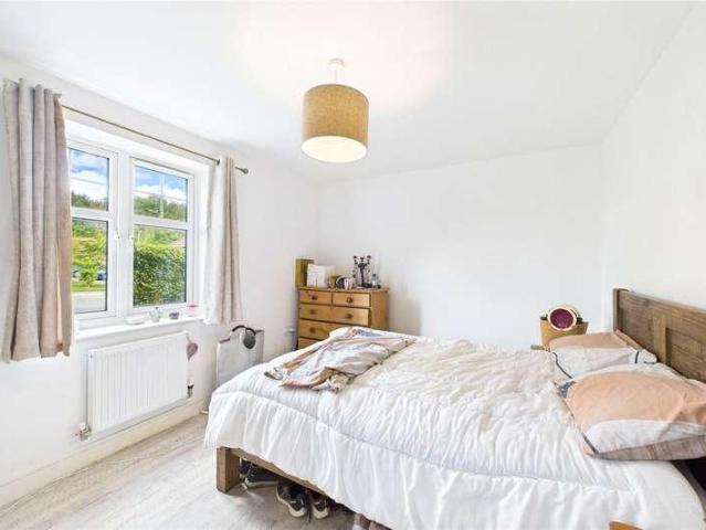 Flat for sale in Emmbrook, Wokingham