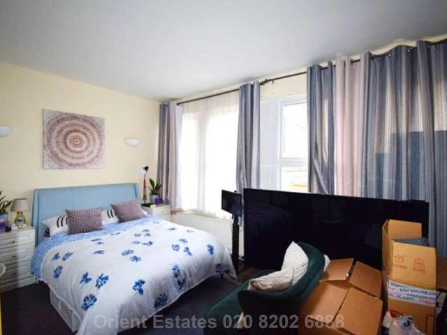 Flat for sale in Hendon, Greater London