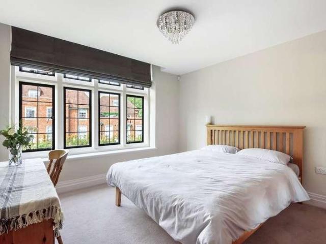 Flat for sale in Littlecote, West Sussex