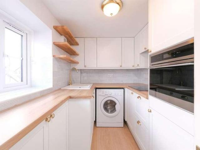 Flat for sale in Monmouth, Wales
