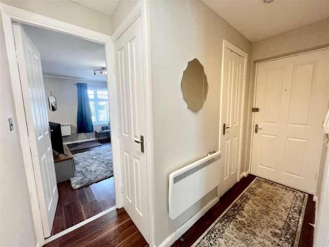 Flat for sale in Oxclose, Washington
