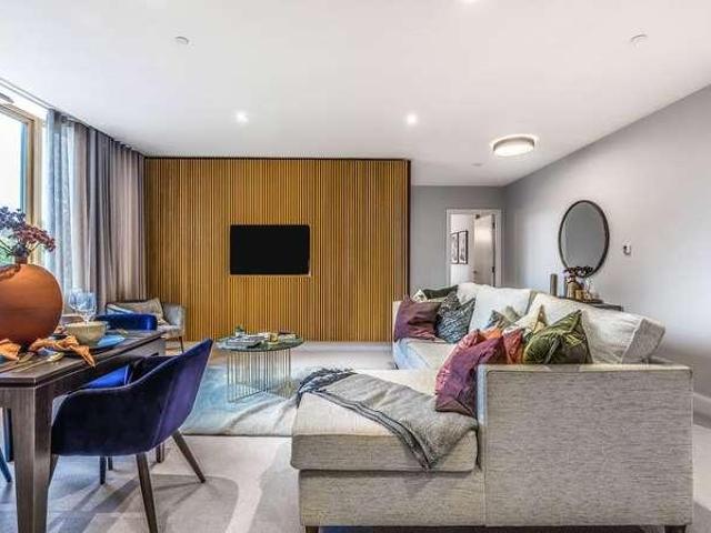 Flat for sale in London Borough of Croydon, Purley
