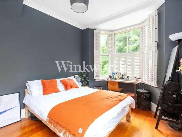 Flat for sale in Harringay, Greater London