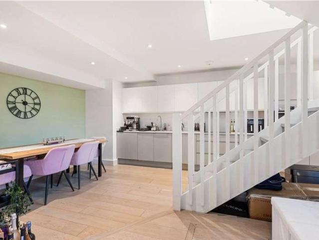 Flat for sale in Nine Elms, Greater London