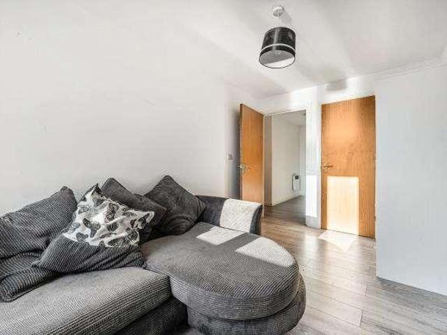 Flat for sale in Slough