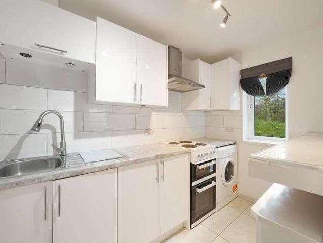 Flat for sale in Honeybun community, Greater London