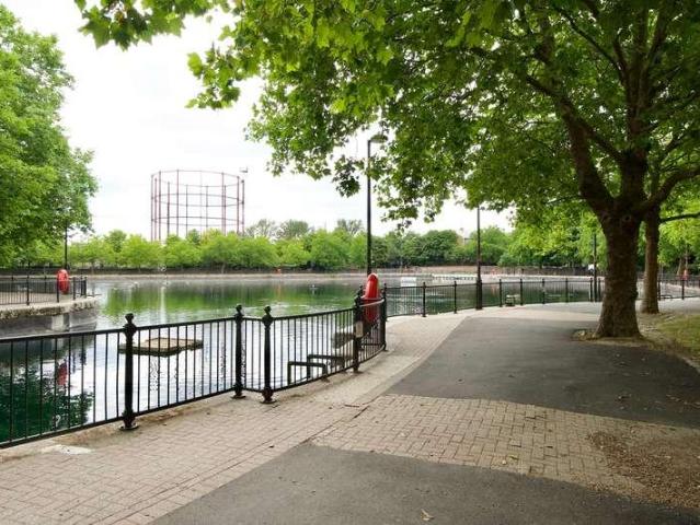 Flat for sale in Rotherhithe, Greater London