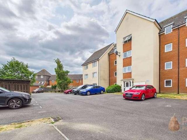 Flat for sale in Toddington, Clapham