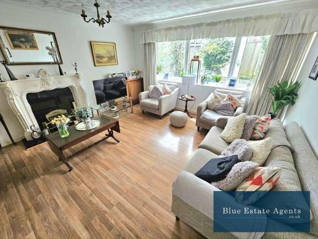 Flat for sale in London Borough of Hounslow, Heston