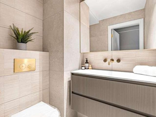 Flat for sale in Paddington, Greater London