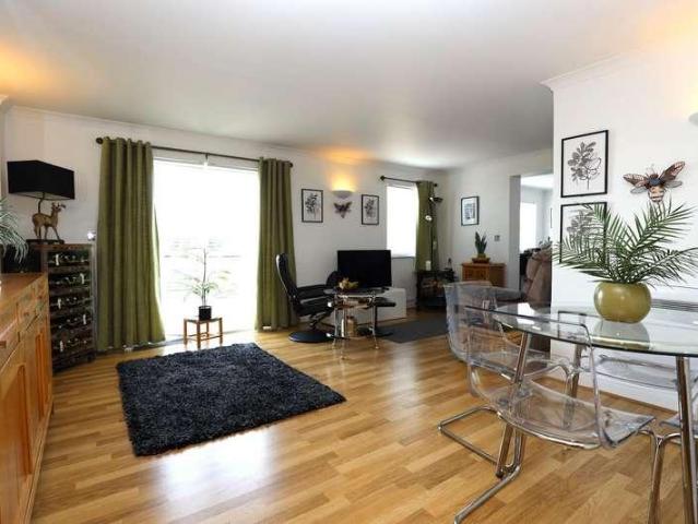 Flat for sale in Ogmore-by-sea, Wales