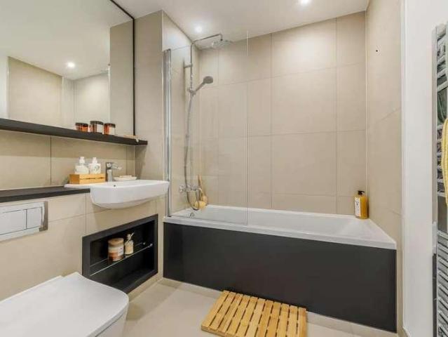 Flat for sale in Dagenham, Greater London