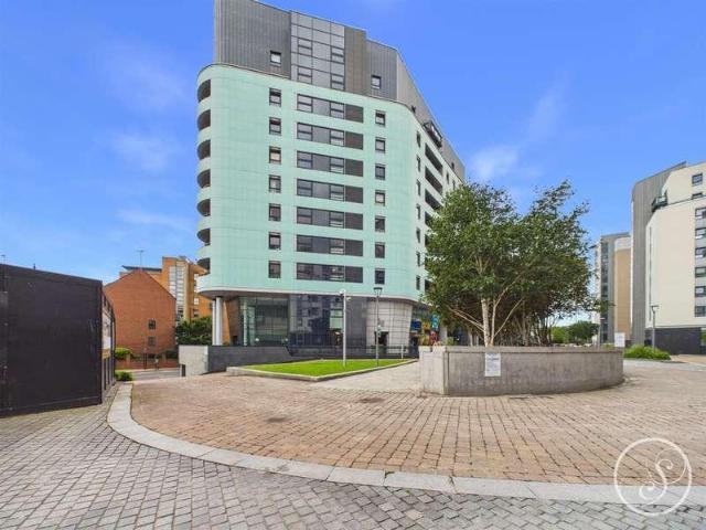 Flat for sale in Richmond Hill, West Yorkshire