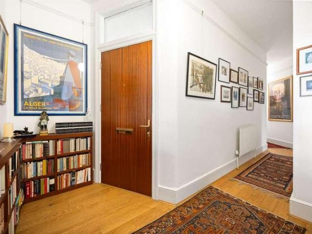 Flat for sale in West Hampstead, Greater London