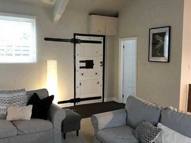 Flat for sale in Beaumaris