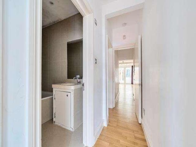 Flat for sale in Finchley, Greater London