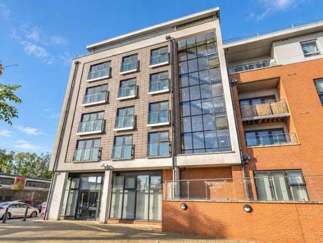 Flat for sale in Old Ford, Greater London