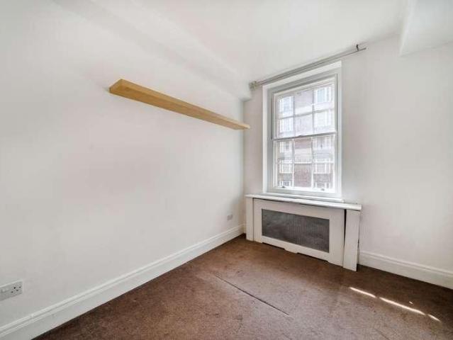 Flat for sale in Bayswater, Greater London