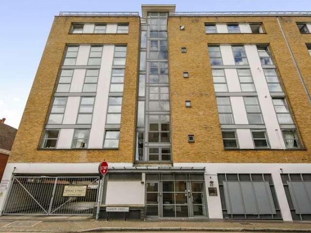 Flat for sale in Ratcliffe, Greater London