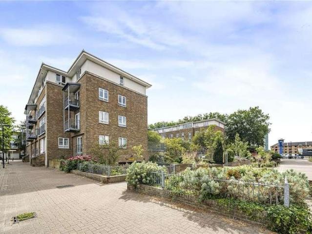 Flat for sale in London Borough of Southwark, Greater London
