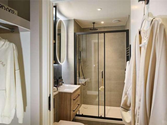 Flat for sale in London Borough of Ealing, Greater London