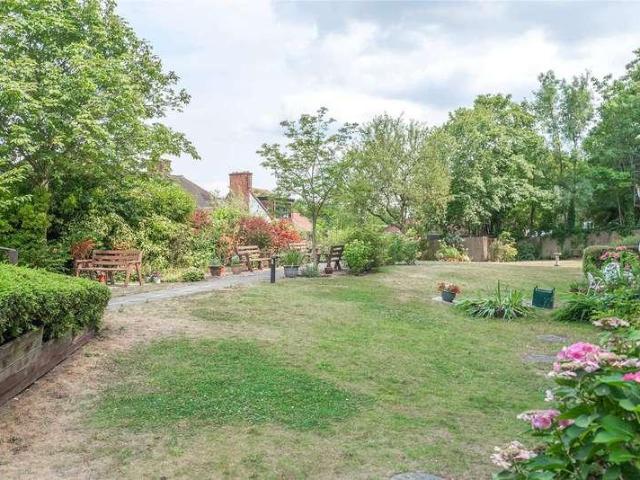 Flat for sale in Muswell Hill, Greater London