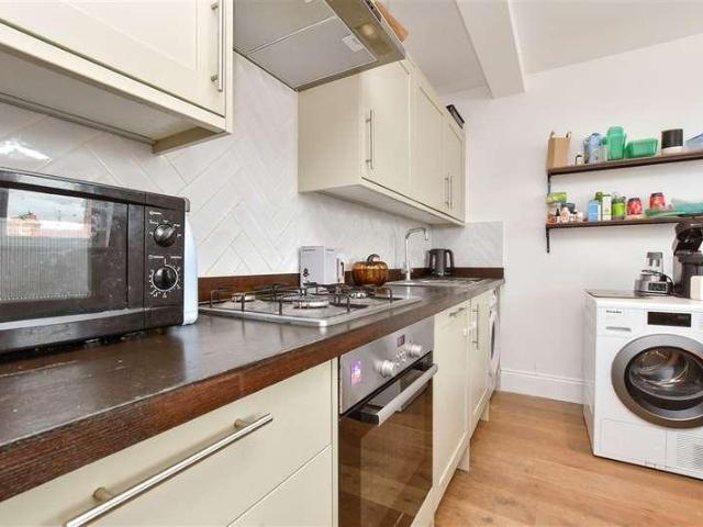Flat for sale in Wallington, Greater London