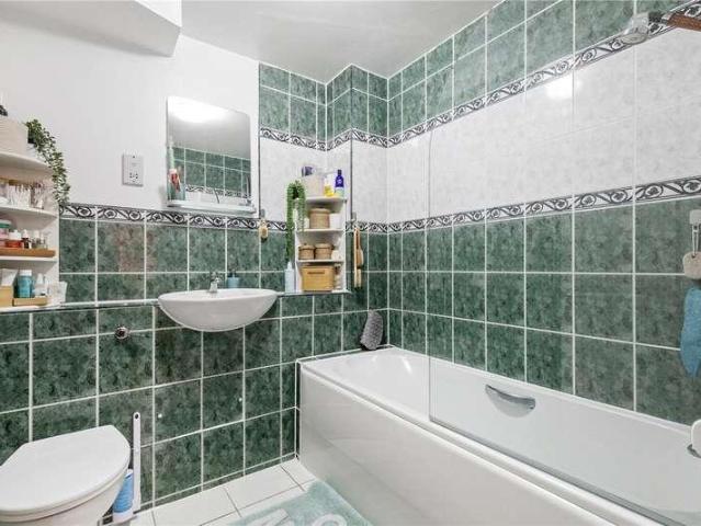 Flat for sale in Furzedown, Greater London