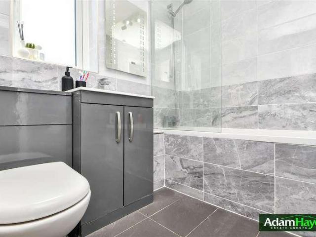 Flat for sale in Finchley, Greater London
