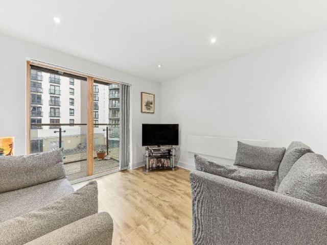 Flat for sale in Crown Point, Leeds