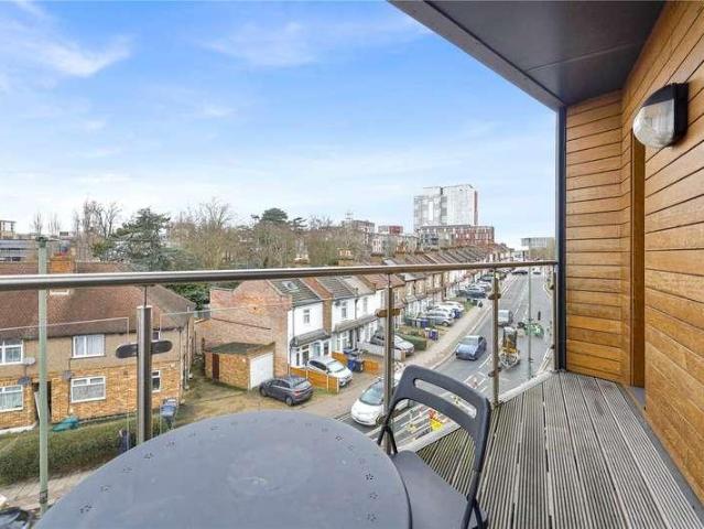 Flat for sale in Colindale, Greater London