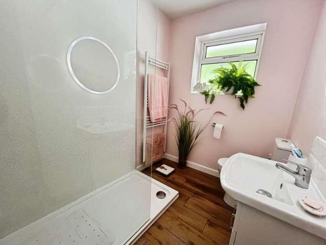 Flat for sale in Lowtherville, Ventnor