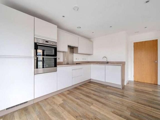 Flat for sale in Guildford Park, Guildford