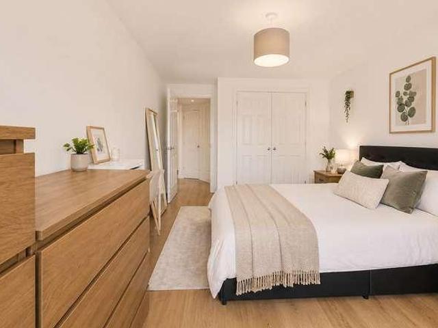 Flat for sale in Limehouse, Greater London