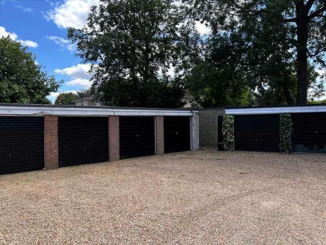 Flat for sale in Slough, Stoke Poges