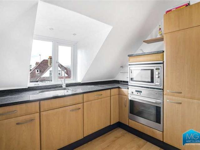Flat for sale in Golders Green, Greater London