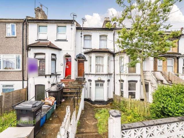 Flat for sale in London Borough of Croydon, Selhurst